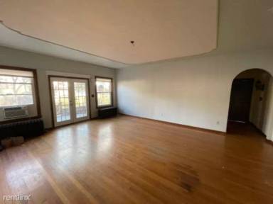 Main picture of 2035 S 50th St