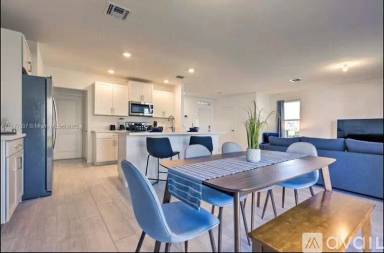 Main picture of 600 SE 4th St