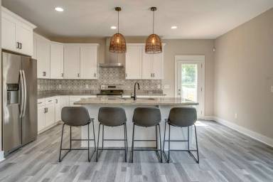 Main picture of 998 Spain Ave