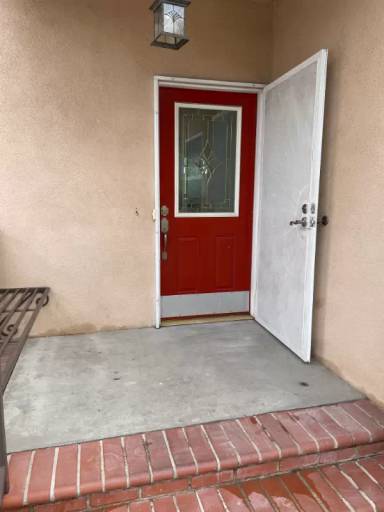 Main picture of 425 S Moore Ave