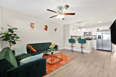 Main picture of Henry Place Blvd