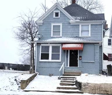 Main picture of 2004 Cleveland Ave NW