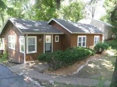 Main picture of 27 S Harvey Ave
