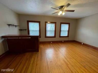 Main picture of 210 N Linn St