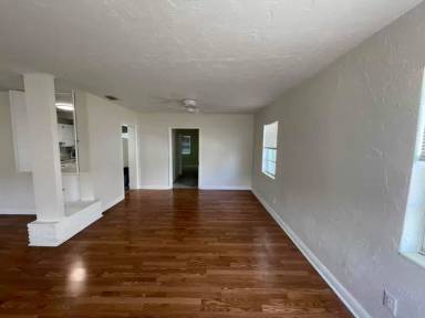 Main picture of 3909 S Trask St