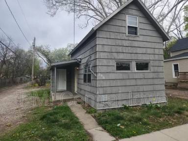 Main picture of 290 E 17th St
