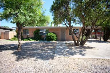 Main picture of 4352 E La Cienega St