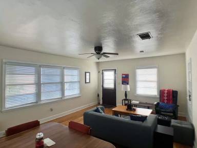 Main picture of 1123 SW 5th Ave