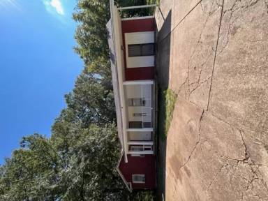 Main picture of 2047 Portland Ave