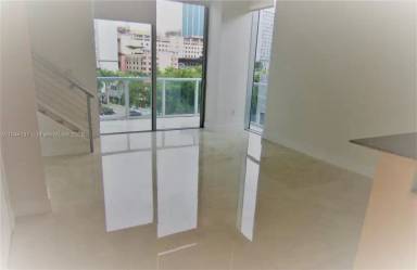 Main picture of 1050 Tower