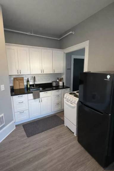 Main picture of 4 N State St