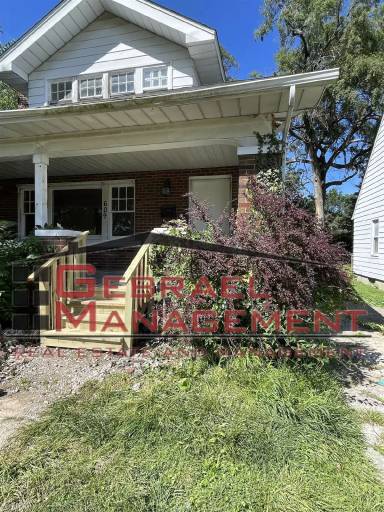 Main picture of 609 E McClellan St