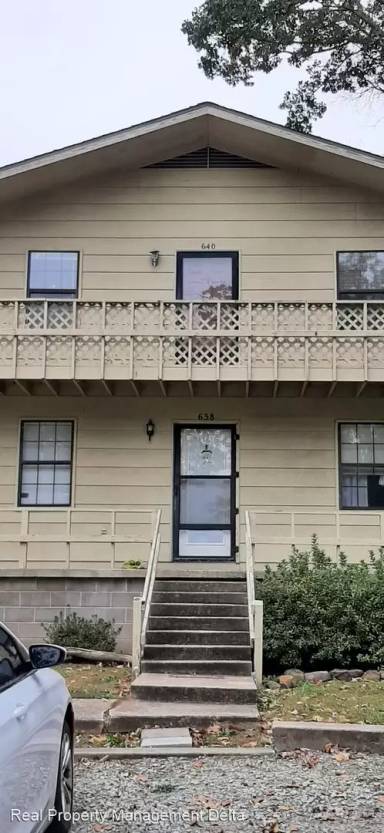 Main picture of 630 N Van Buren St