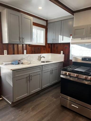 Main picture of 1098 River St
