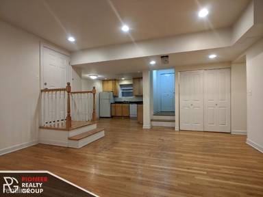 Main picture of 3910-28 N Pine Grove Ave