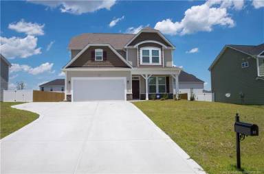 Main picture of 32 Artillery Ln
