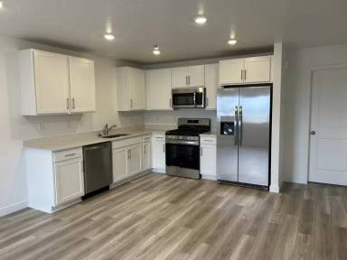 Main picture of 232 N Halford Ave