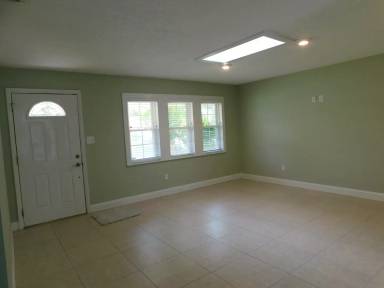 Main picture of 565 E Jessup Ave