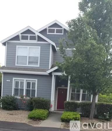 Main picture of 13 Foxglove Ln