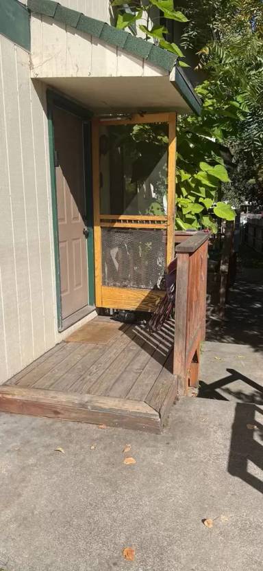 Main picture of 198 Lewis Ave