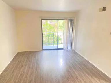 Main picture of 7040 Haskell Ave