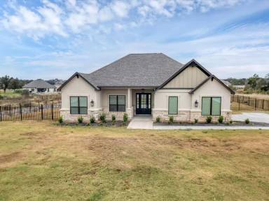 Main picture of 101 Treaty Oak Cv