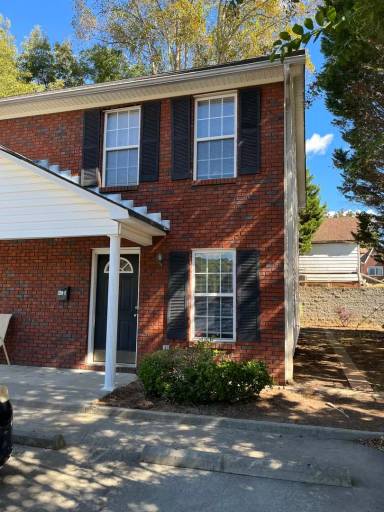 Main picture of 210 Swink St