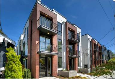 Main picture of 422A 10th Ave E