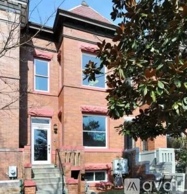 Main picture of 1807 Monroe St NW
