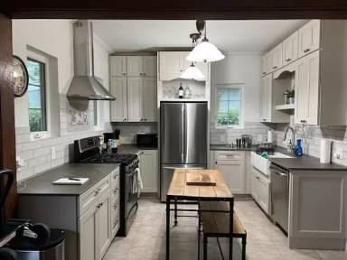 Main picture of 3439 N Vine St
