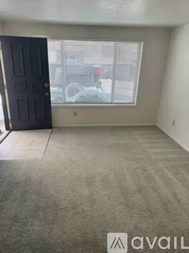 Main picture of 2458 Siskiyou Blvd