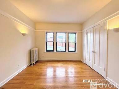 Main picture of 816 W Waveland Apartments