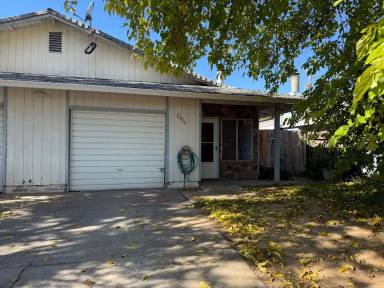 Main picture of 2456 Hall St