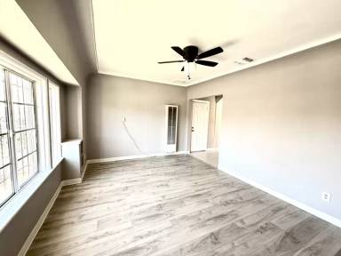 Main picture of 532 W 77th St