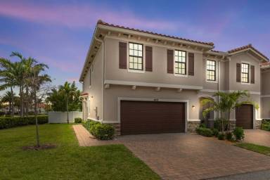 Main picture of 4401 Hemlock Dr