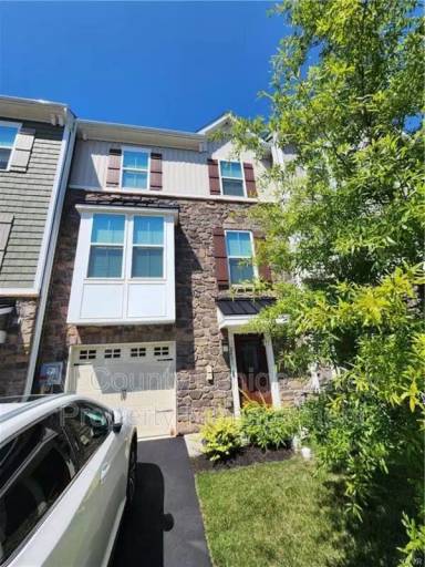 Main picture of 2401 Emanuel Ct