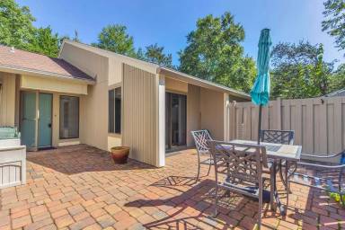 Main picture of 900 Bay Dr