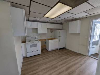 Main picture of 220 West St