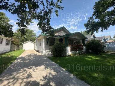 Main picture of 137 N Athenian Ave