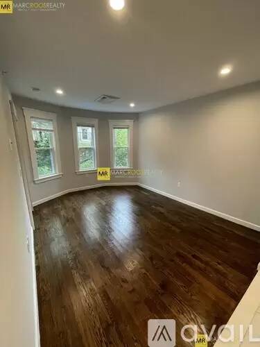 Main picture of 31 Raymond Ave