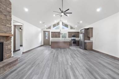 Main picture of 140 N Retreat Dr