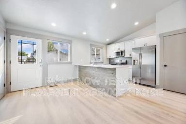 Main picture of 702 Smith Ave
