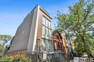 Main picture of 1547 N Wood St