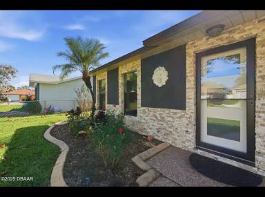 Main picture of 932 Lora St