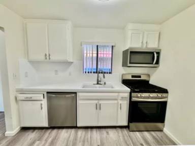 Main picture of 5735 Woodman Ave