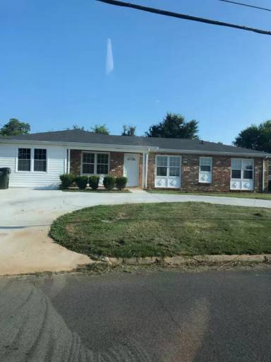 Main picture of 1723 13th St E