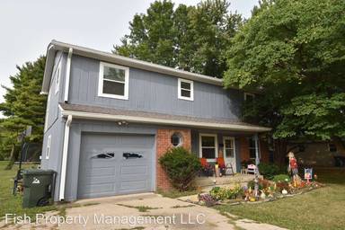 Main picture of 236 1/2 W McKenzie Rd