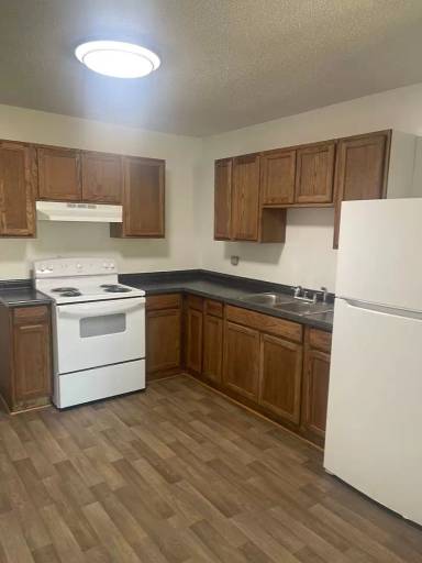 Main picture of 1504 Ponderosa Rd E