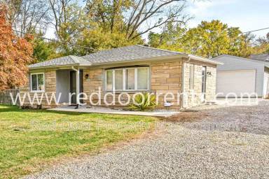 Main picture of 1449 S Leland Ave