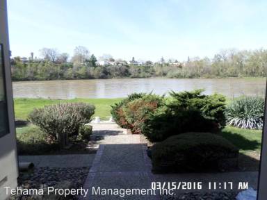 Main picture of 1015 Lakeside Dr